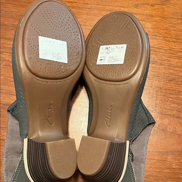 Clarks Women's Open-Toe Slingback Sandals in Charcoal - Picture 2 of 6